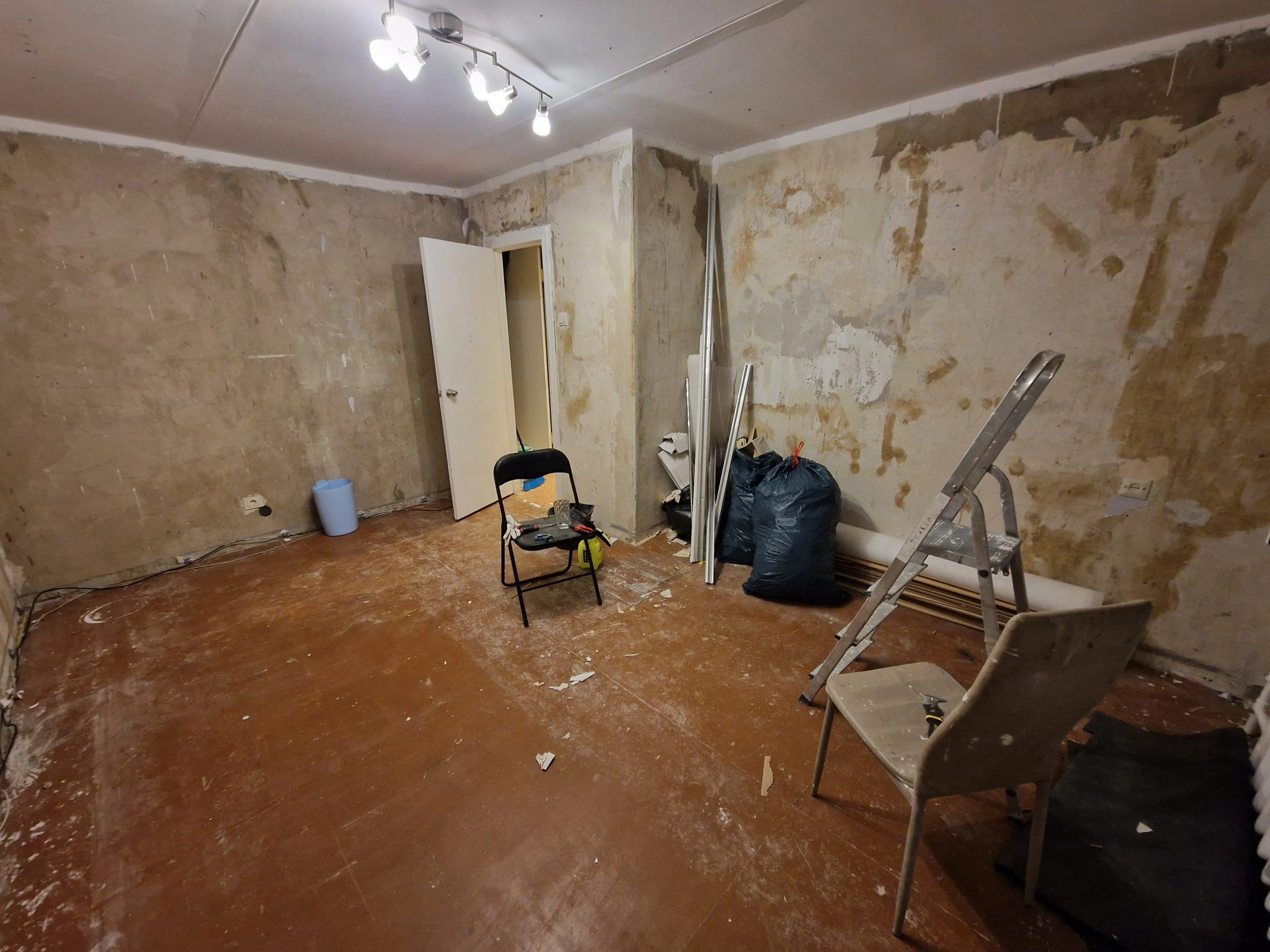 Bedroom — 11