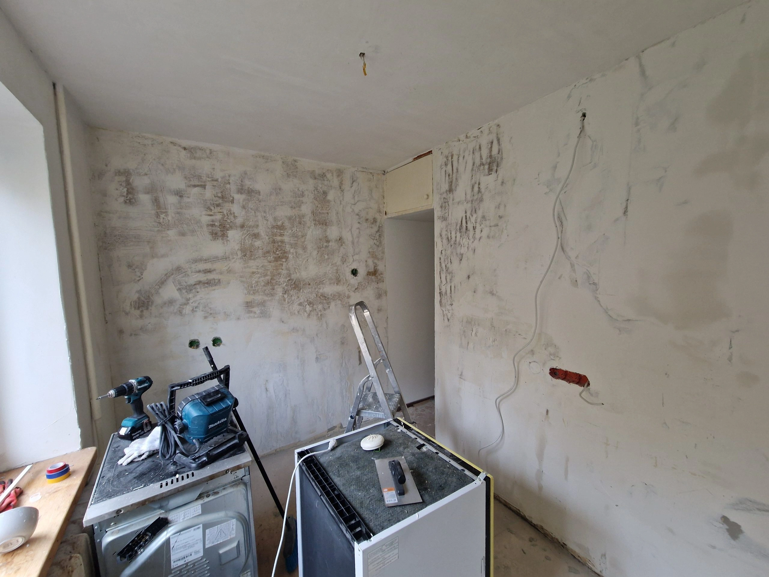 Kitchen — 14