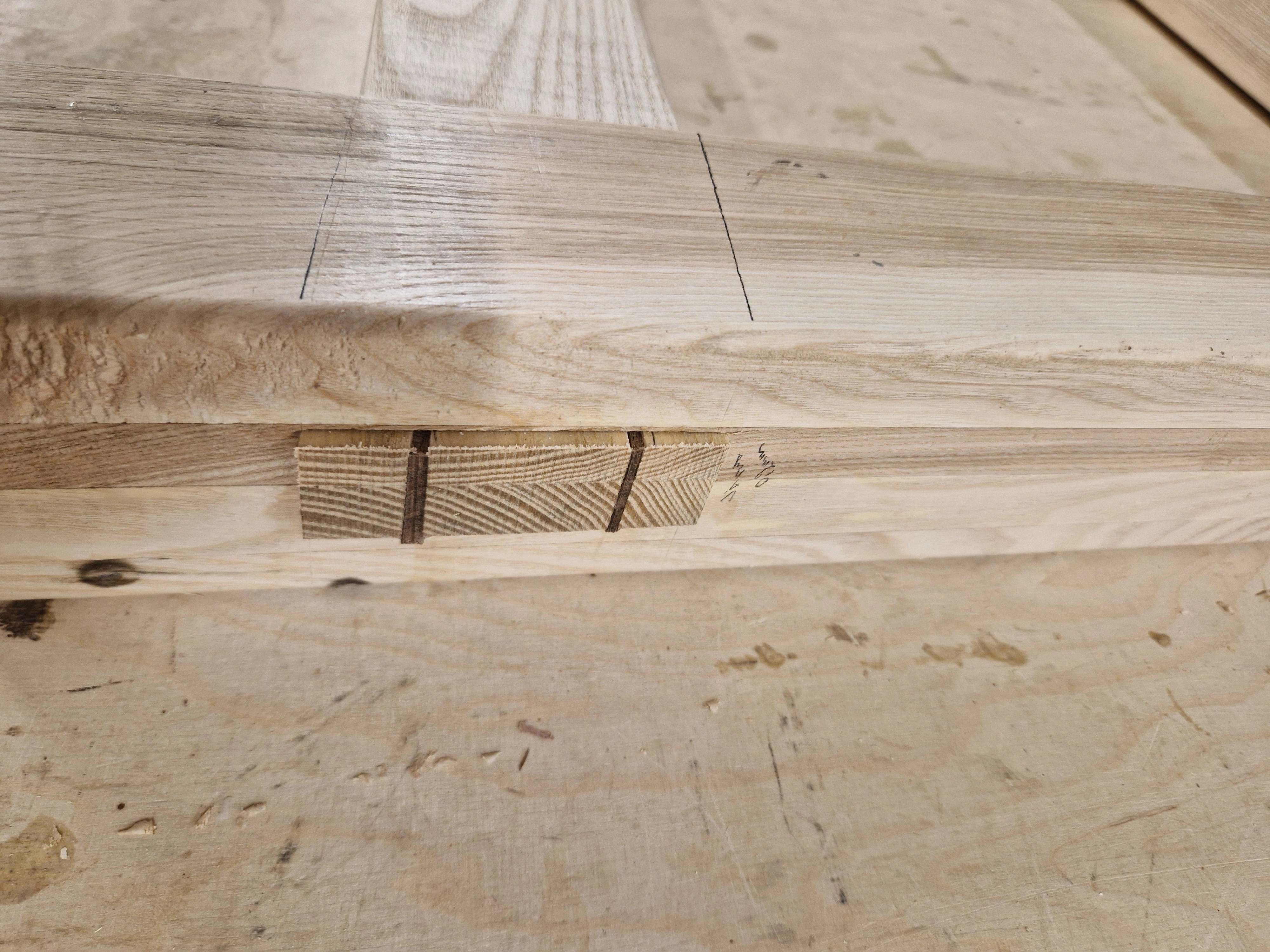 Dining Table MKII — Table legs Assembly — 9