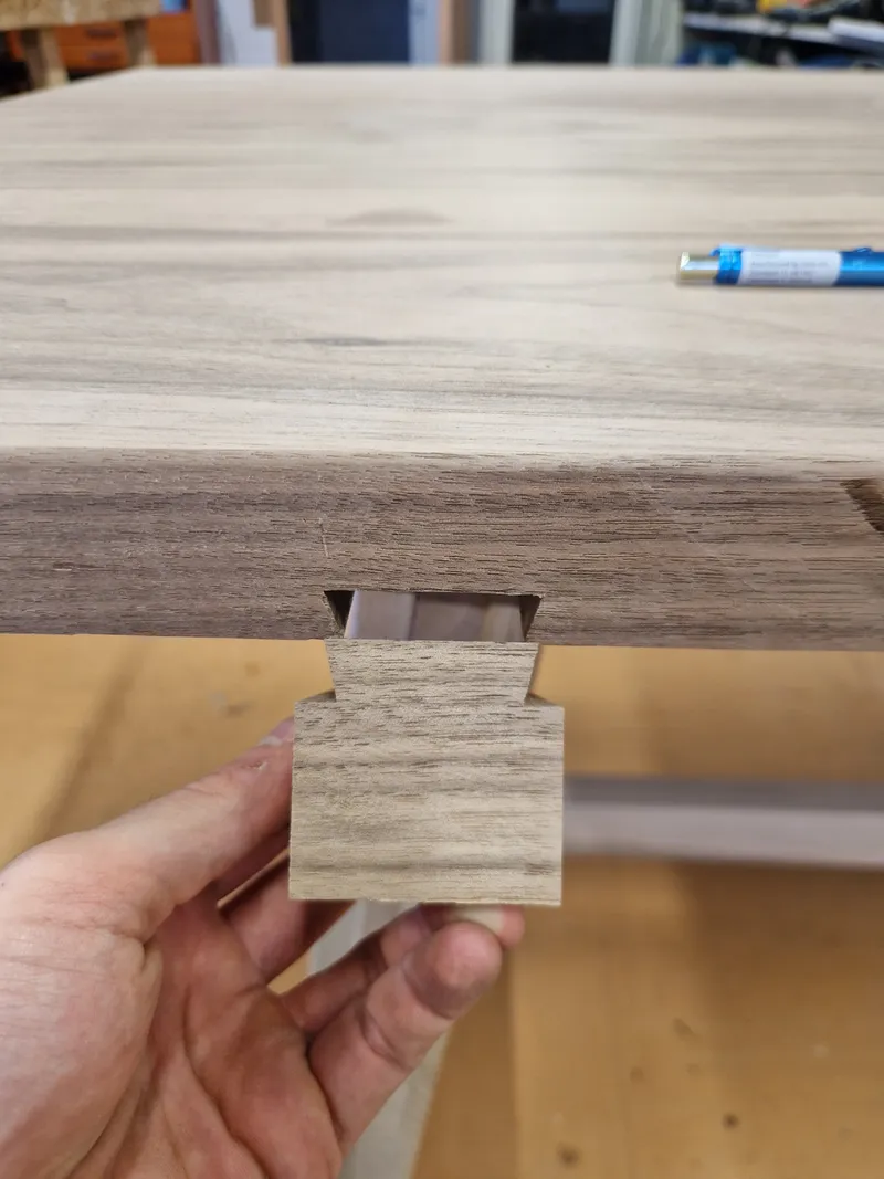 Dining Table Mk2 — The Last Cuts Connecting Top & Frame, Patching (9)