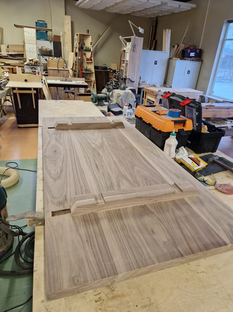 Dining Table Mk2 — Final Oiling & Assembly (1)