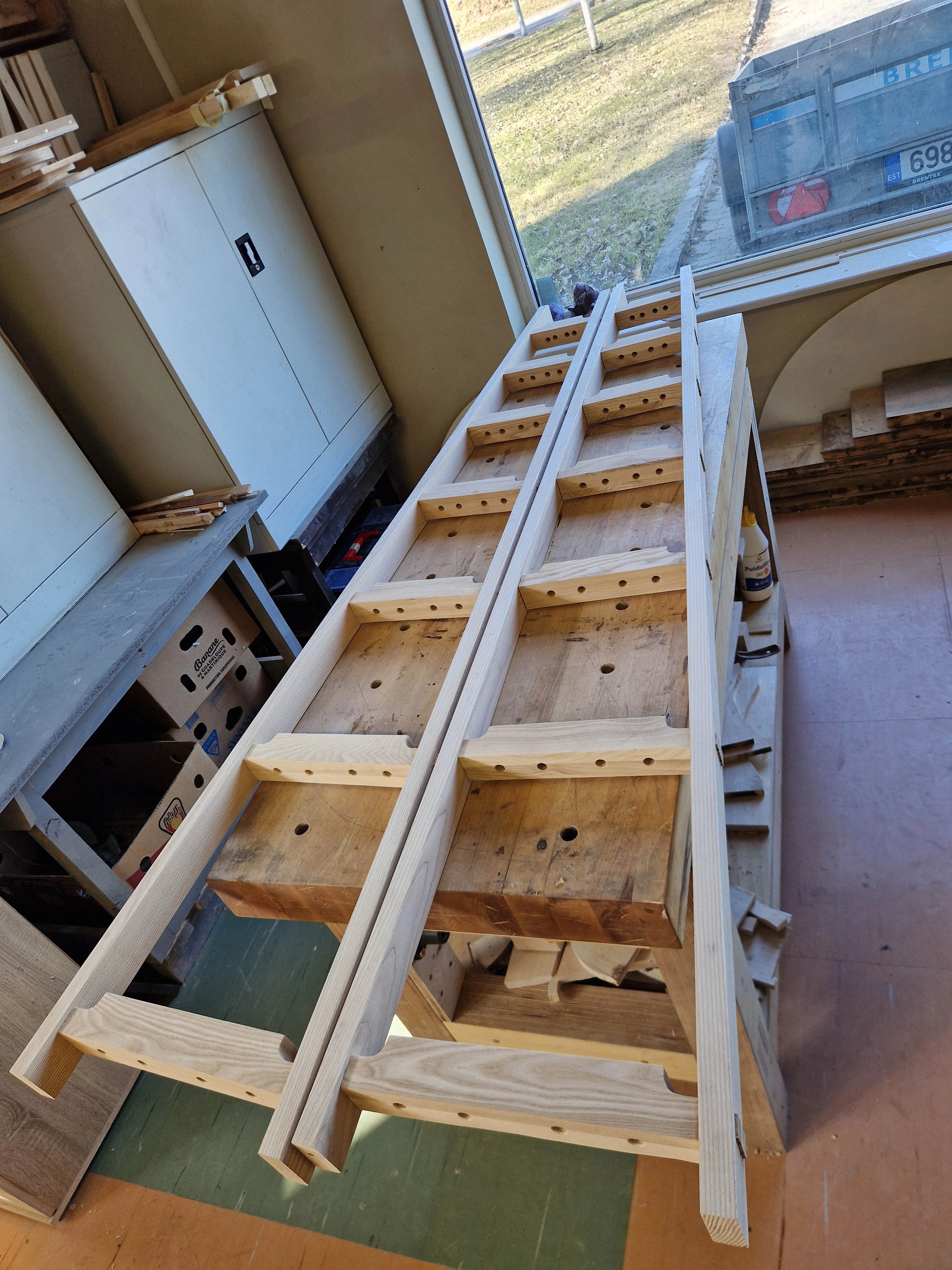 Bookshelf MKII — Assembly Legs — 7