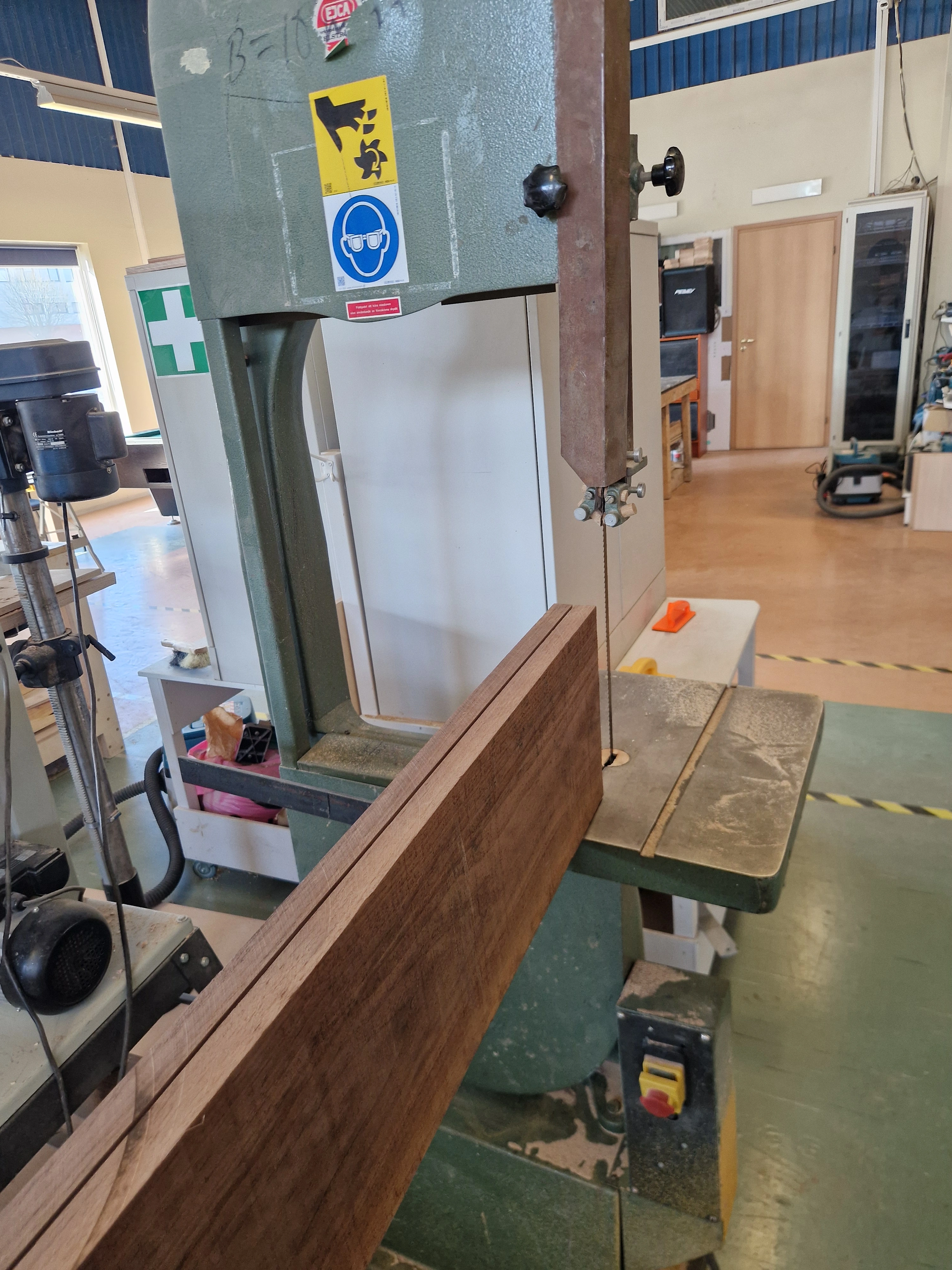 Bookshelf MKII — Milling Shelves — 6