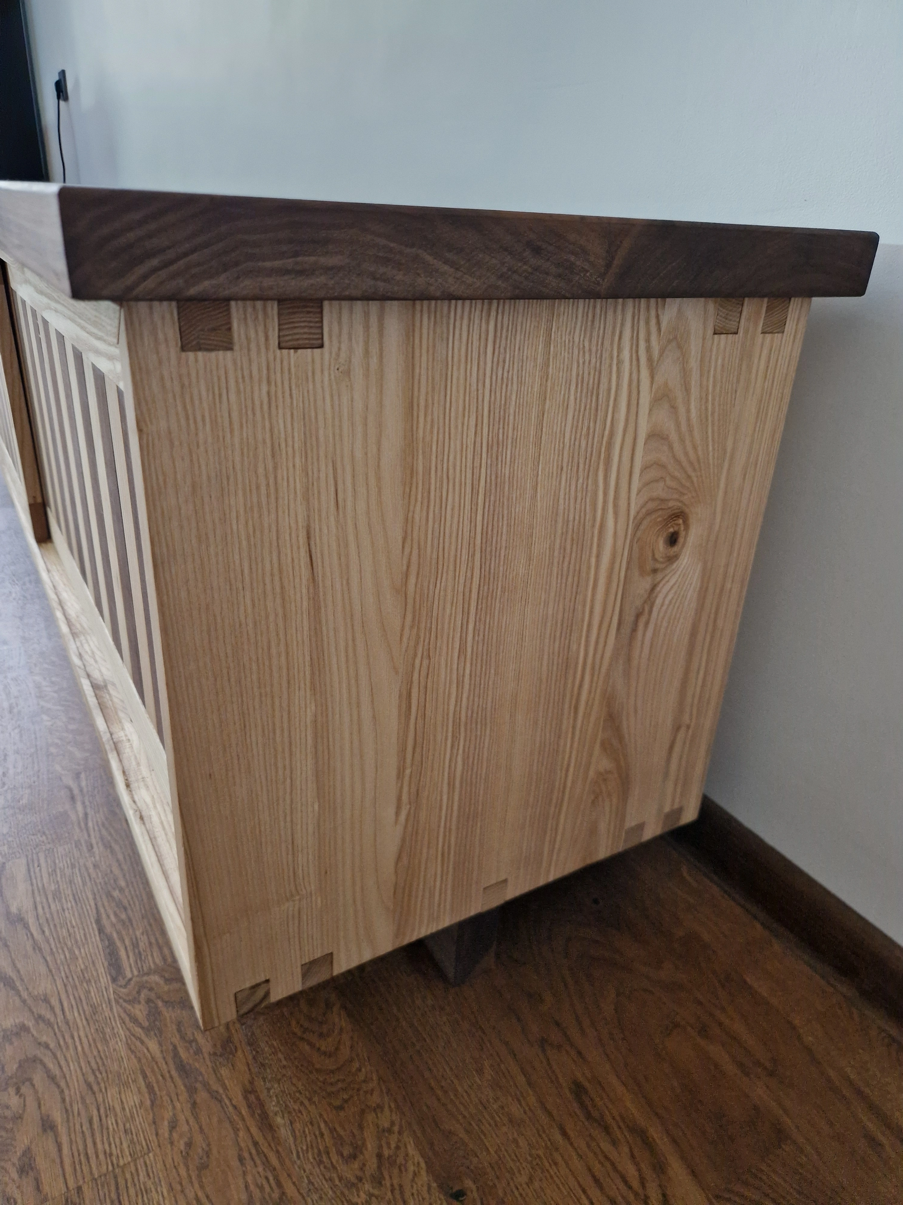Credenza — 4