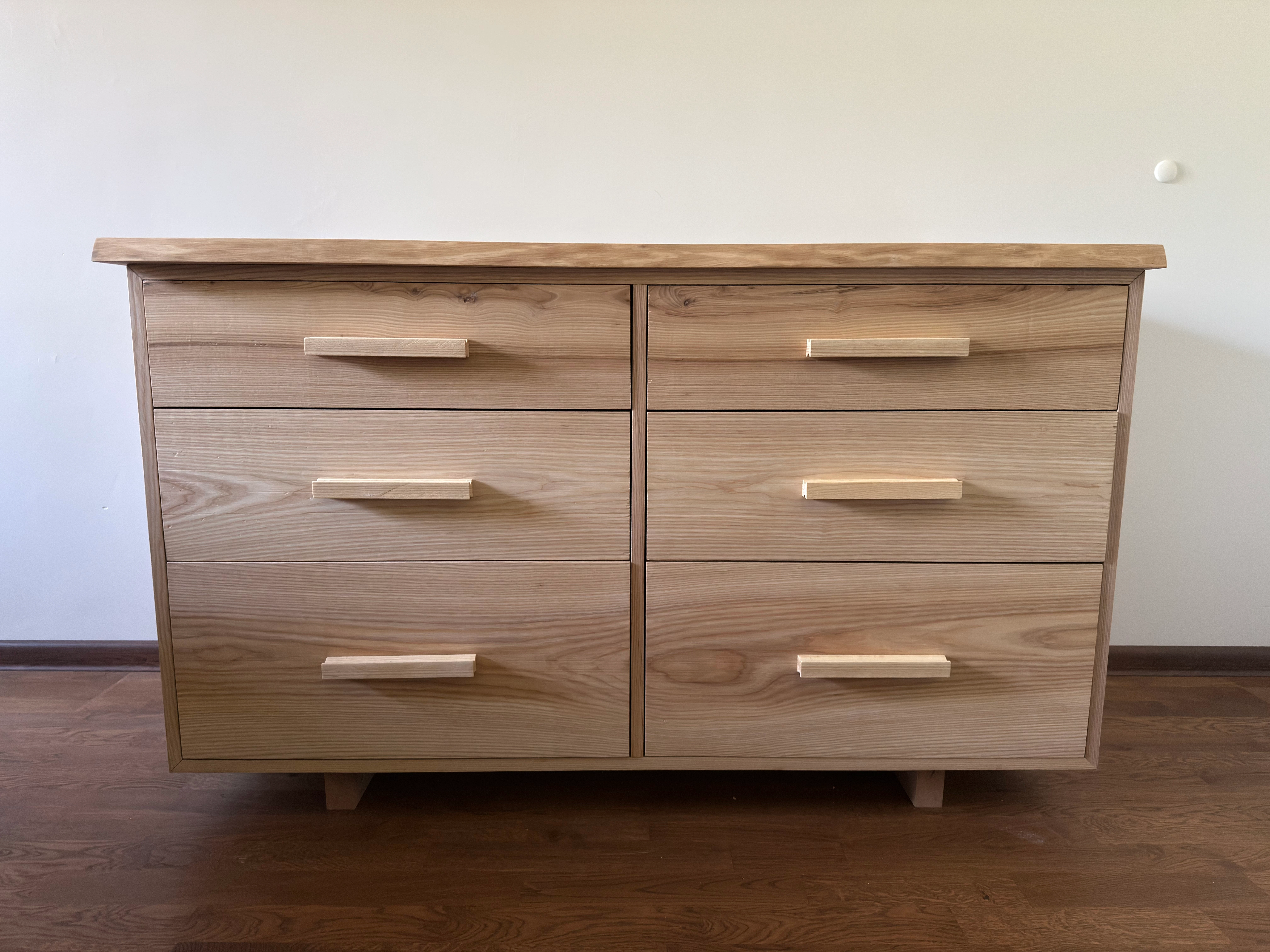 Dresser — 2