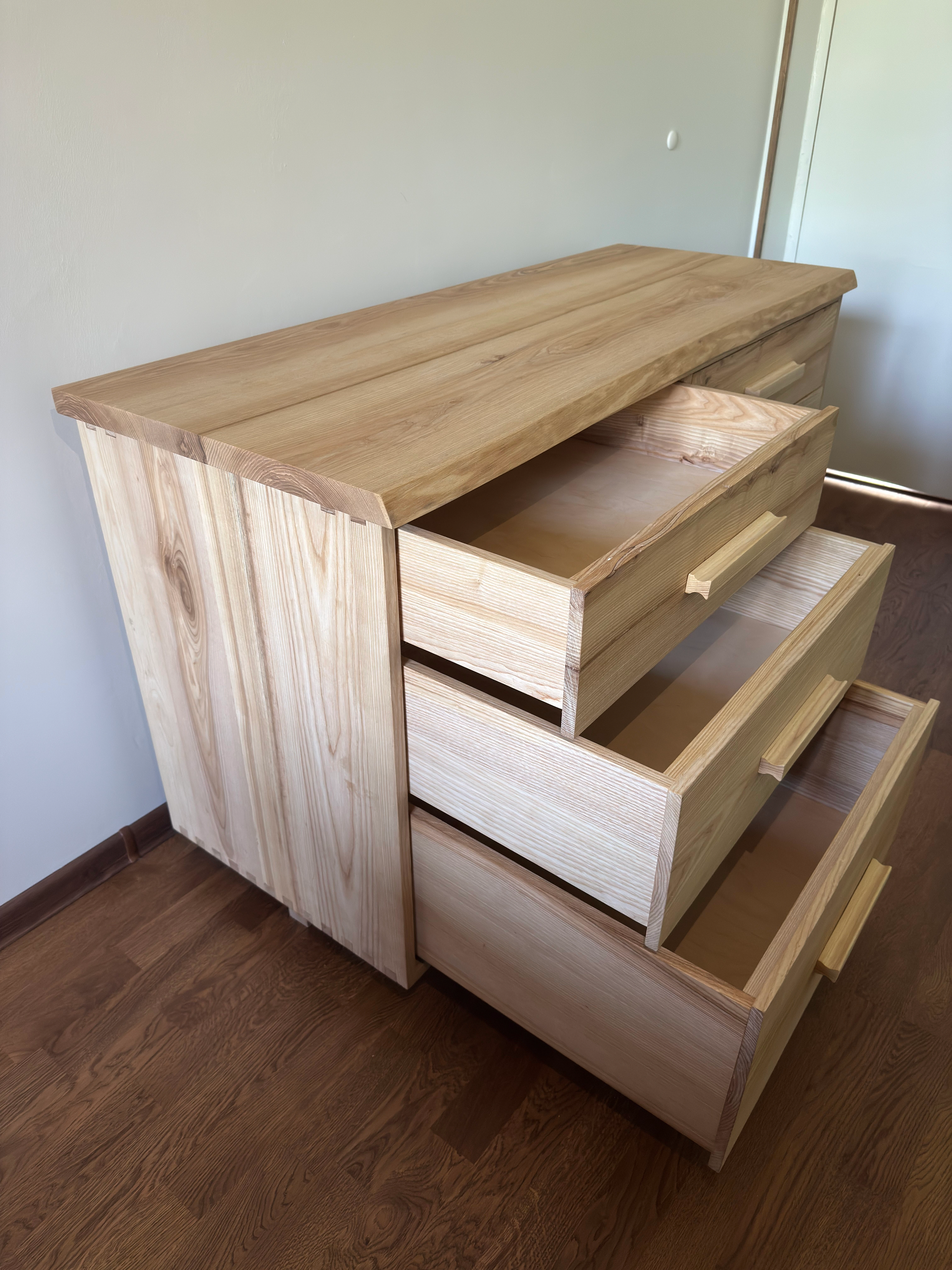 Dresser — 5