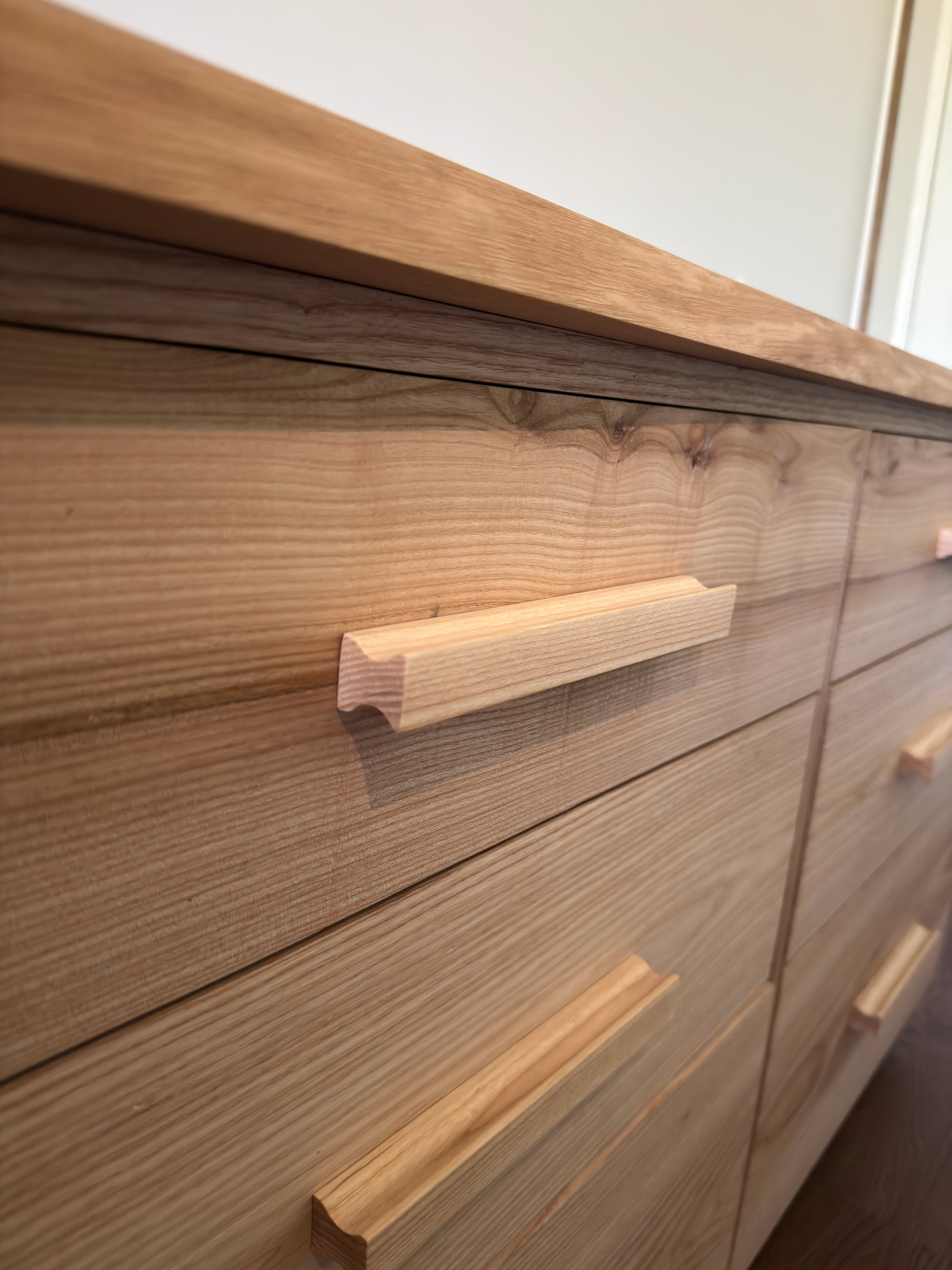 Dresser — 7
