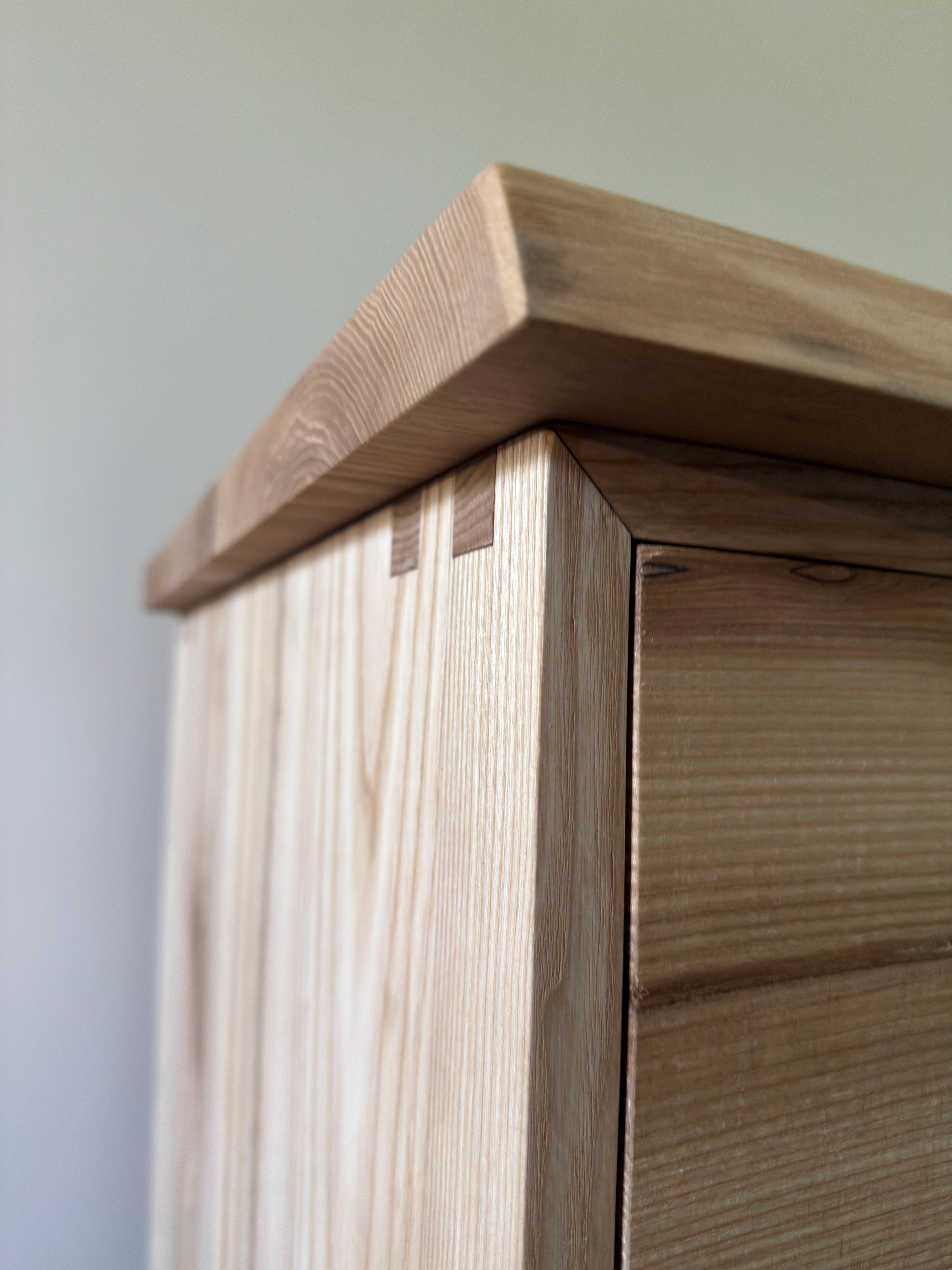 Dresser — 4